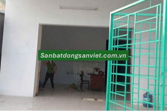 cho thue nha mat d.phan van dang (p.9 cu) nay la p.long chau, vinh long; 5.5tr/th. 0913094412